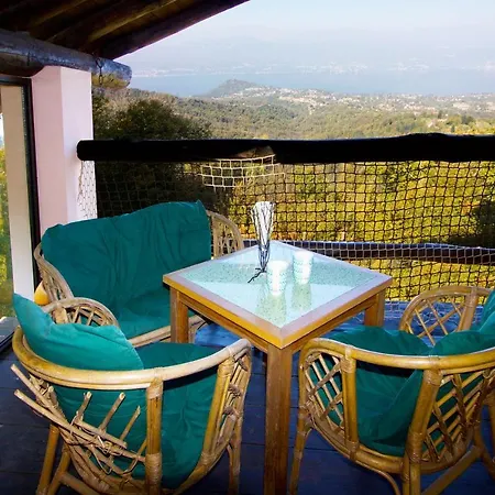 Βίλα Sleeps 8 Castelveccana