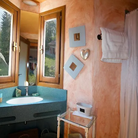 Sleeps 8 *