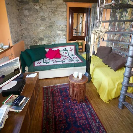 Βίλα Sleeps 8 *